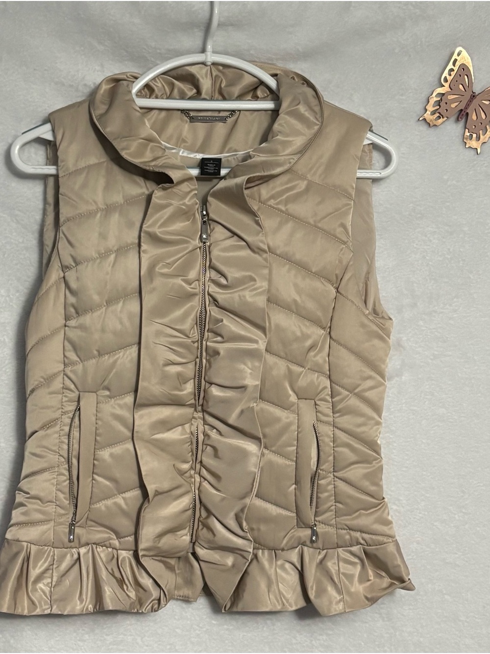 White House Black Market Women’s Ruffle-Trim Quilted Vest in Taupe Size S